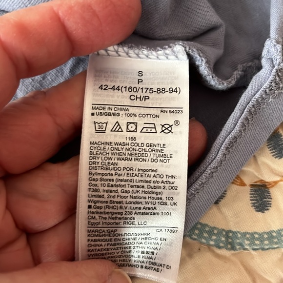 👚GAP artist collab  Keith Harding Flower Dance crop T.  GUC.  Size Small. - Picture 4 of 4